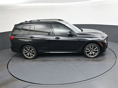 Used 2021 BMW X7 M50i image 17