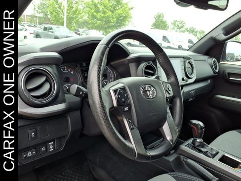 Used 2022 Toyota Tacoma TRD Sport w/ Technology Package AWD/4WD image 14
