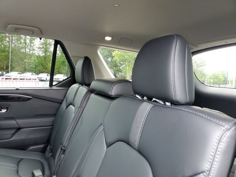 Certified 2025 Honda Pilot EX-L image 9