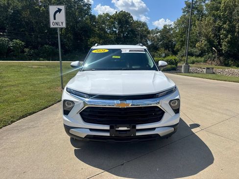 Used 2026 Chevrolet TrailBlazer LT FWD image 2