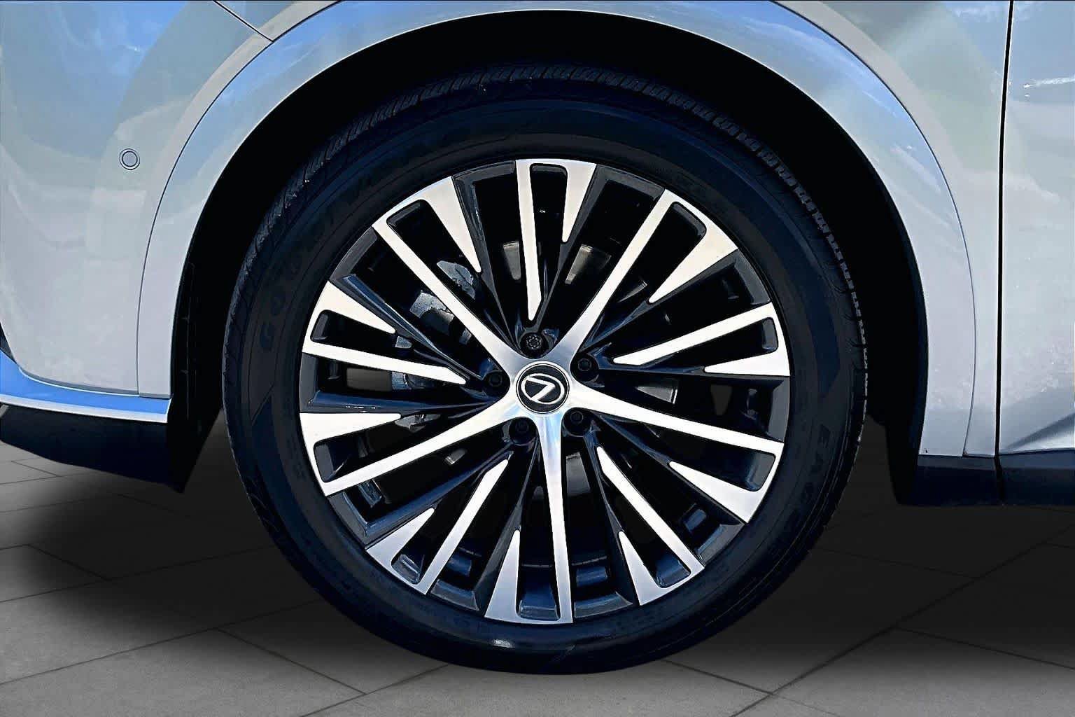 Used 2024 Lexus RX 350 Premium Plus w/ Convenience Package FWD image 11