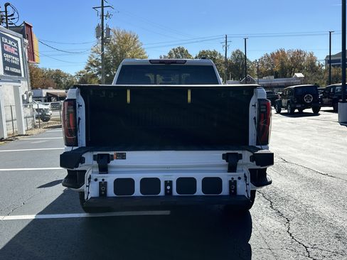 Certified 2025 GMC Sierra 2500 AT4 w/ AT4 Premium Plus Package image 14