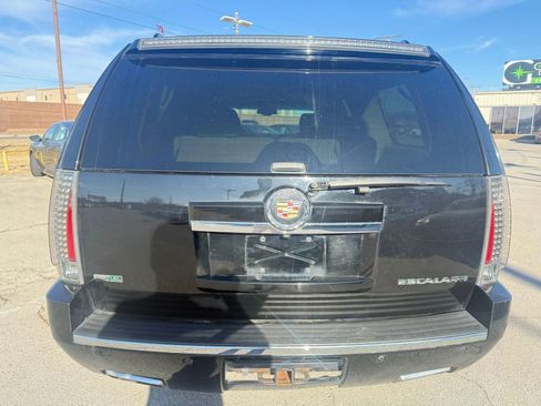 Used 2012 Cadillac Escalade ESV Premium image 4