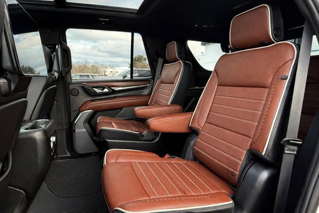 Used 2024 GMC Yukon XL Denali Ultimate AWD/4WD image 32
