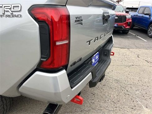 Used 2025 Toyota Tacoma TRD Off-Road image 11