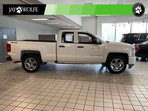 Used 2018 Chevrolet Silverado 1500 Custom w/ Custom Convenience Package AWD/4WD image 6