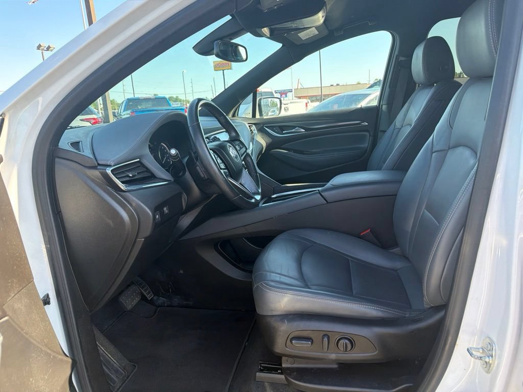 Used 2023 Buick Enclave Essence w/ Sport Touring Edition FWD image 17