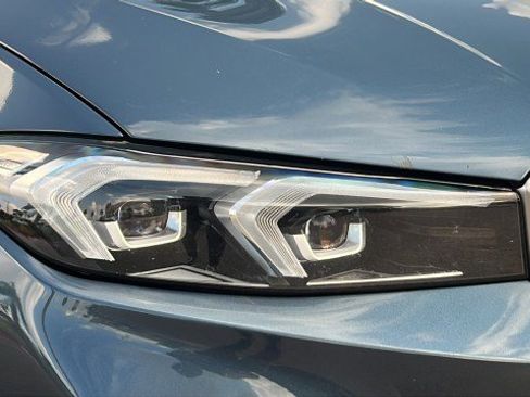 Used 2025 BMW 330i Sedan image 4