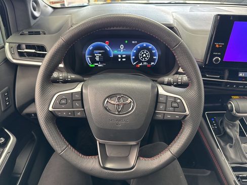 Certified 2025 Toyota Sienna XSE image 20