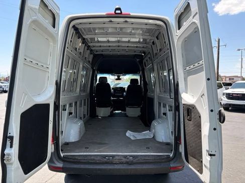 Used 2025 Mercedes-Benz Sprinter 2500 image 10