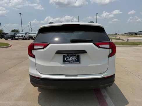 Used 2023 GMC Terrain SLE w/ Elevation Edition FWD image 4