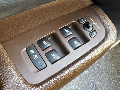 Used 2019 Volvo XC60 T5 Momentum w/ Multimedia Package image 16