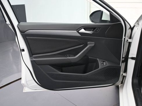 Used 2023 Volkswagen Jetta SE w/ Panoramic Sunroof Package FWD image 7