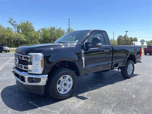 Used 2025 Ford F350 XLT w/ FX4 Off-Road Package image 2