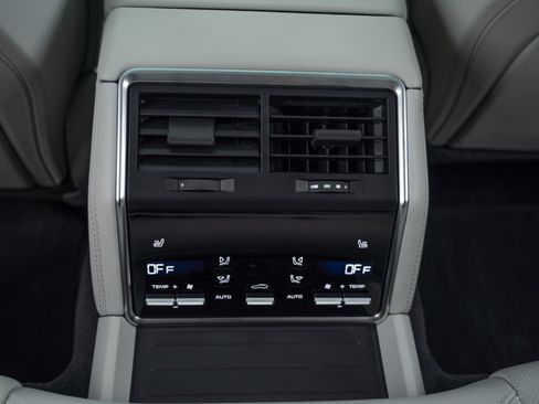 Used 2023 Porsche Panamera 4 Platinum Edition w/ Assistance Package image 39