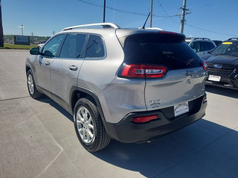Used 2017 Jeep Cherokee Latitude image 7