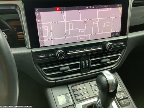 Used 2020 Porsche Macan AWD/4WD image 7
