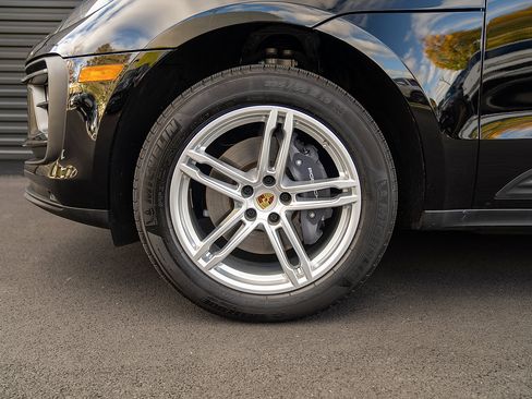Used 2025 Porsche Macan image 23