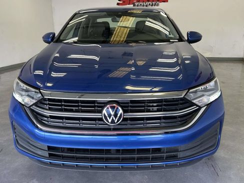 Used 2024 Volkswagen Jetta SE FWD image 9