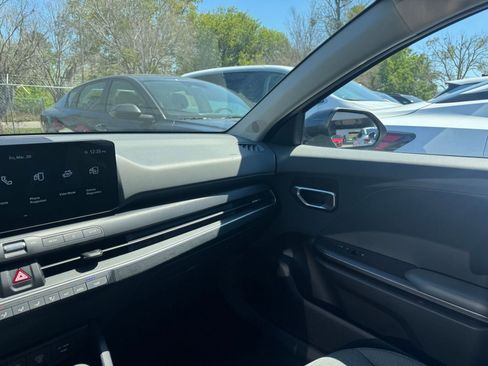 Used 2025 Kia K4 LXS image 34