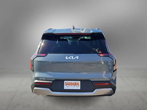 Used 2024 Kia EV9 Wind image 8