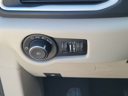 Used 2023 Chrysler Pacifica Touring-L FWD image 20
