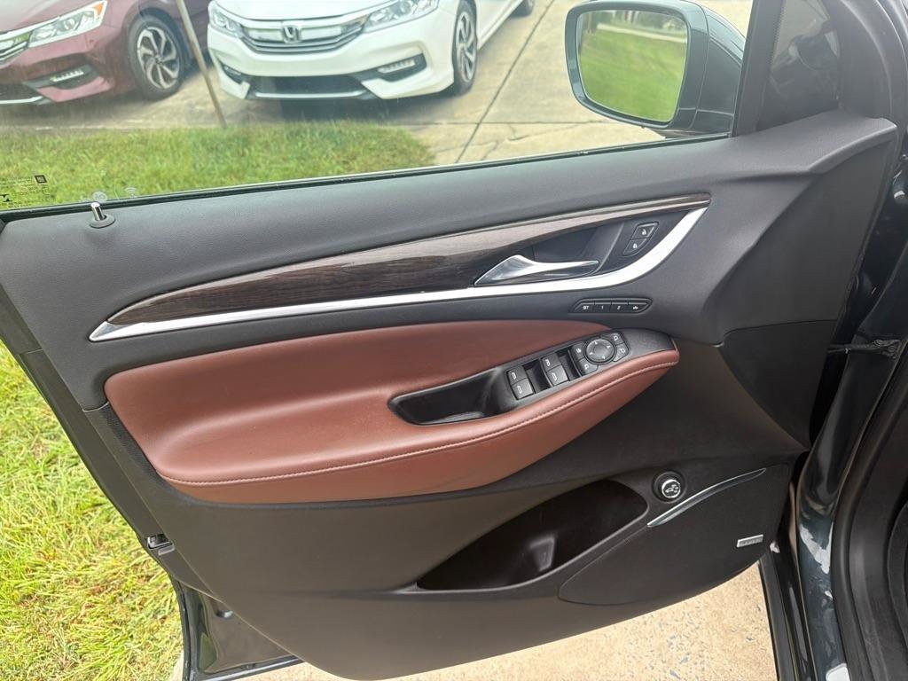 Used 2018 Buick Enclave Avenir w/ Avenir Technology Package FWD image 38