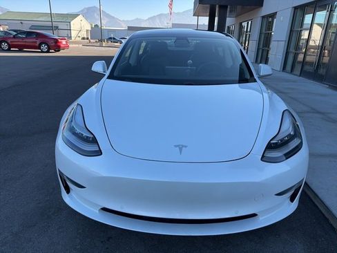 Used 2019 Tesla Model 3 Performance image 2