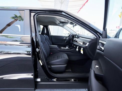 Used 2025 Mitsubishi Outlander SE image 12