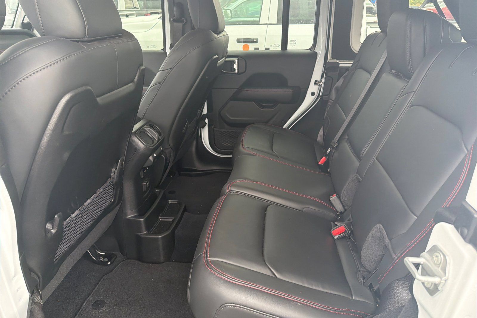Used 2025 Jeep Wrangler Unlimited Rubicon w/ Convenience Group AWD/4WD image 8