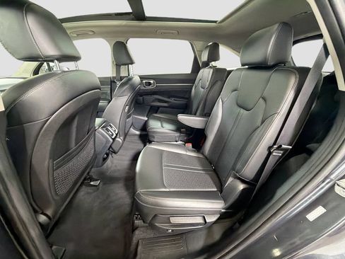 Used 2023 Kia Sorento SX AWD/4WD image 26