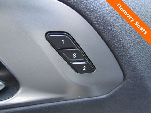 Used 2025 Chrysler Pacifica Select image 6