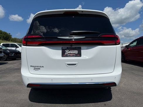 New 2026 Chrysler Pacifica Select image 15