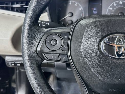 Used 2025 Toyota Corolla LE FWD image 14