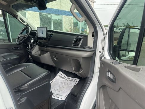 Used 2022 Ford Transit 250 Low Roof RWD image 10
