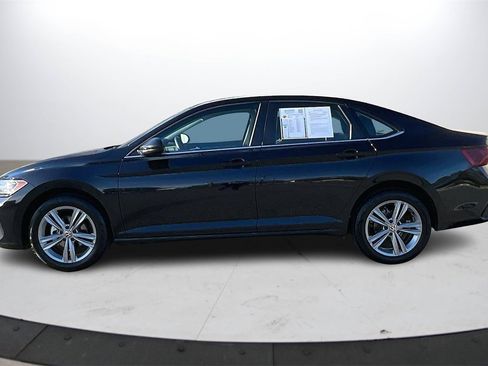 Used 2024 Volkswagen Jetta SE image 6