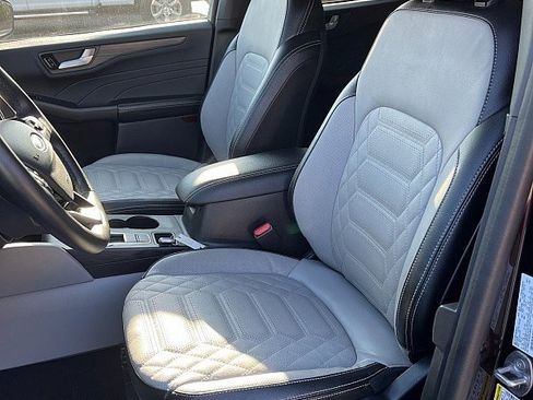 Used 2023 Ford Escape Platinum w/ Premium Technology Package image 10