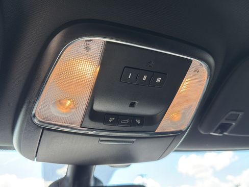 Used 2018 Jeep Grand Cherokee Altitude image 21