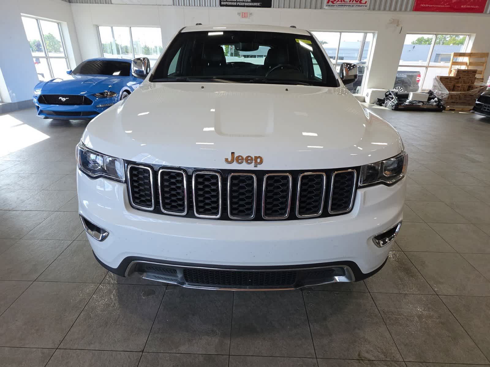 Used 2019 Jeep Grand Cherokee Limited AWD/4WD image 2