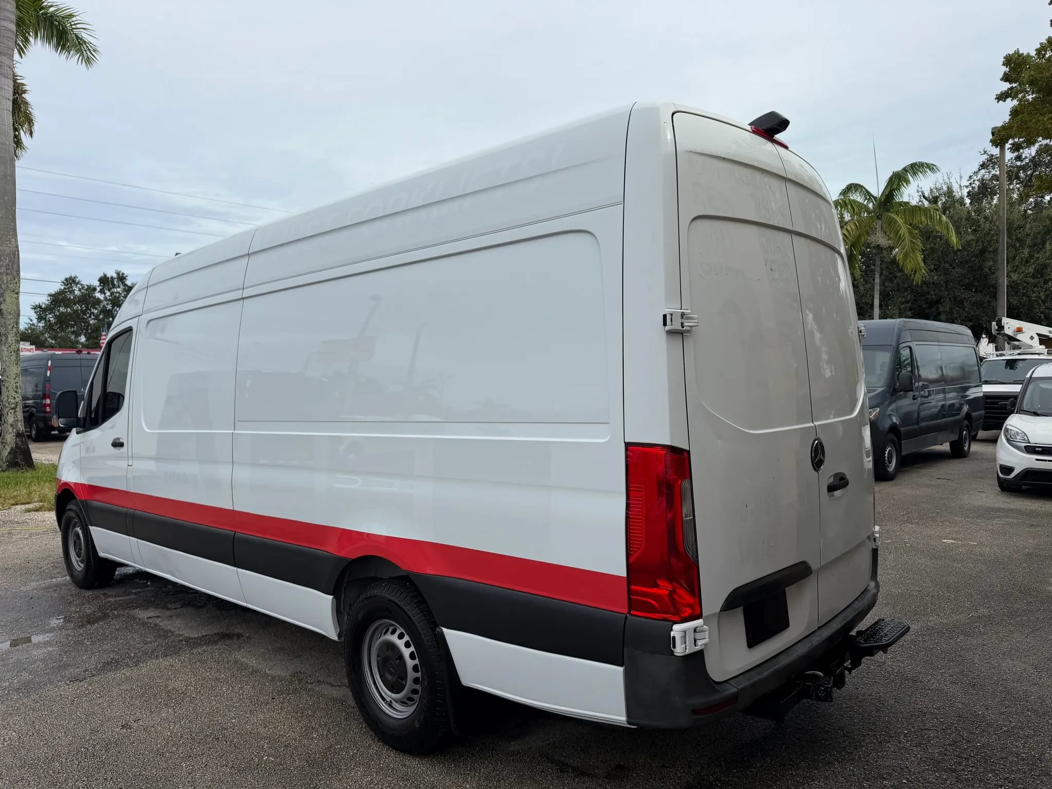 Used 2022 Mercedes-Benz Sprinter 2500 image 3