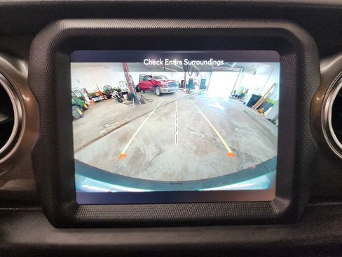 Used 2023 Jeep Wrangler Unlimited Sahara AWD/4WD image 18