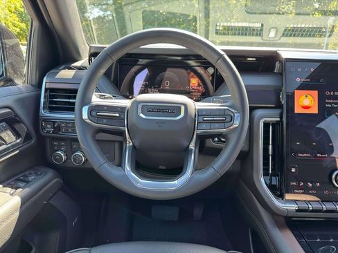 Used 2026 GMC Yukon XL Denali w/ Sun & Power Step Package AWD/4WD image 23