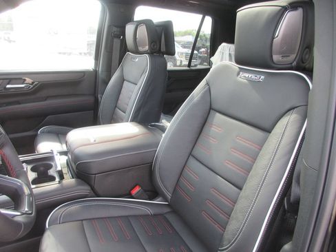New 2026 GMC Yukon AT4 Ultimate AWD/4WD image 11