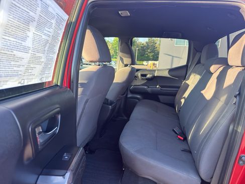 Used 2017 Toyota Tacoma TRD Sport w/ Tow Package AWD/4WD image 30