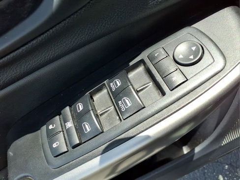 Used 2019 Jeep Cherokee High Altitude AWD/4WD image 17
