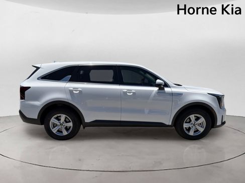New 2026 Kia Sorento LX FWD image 3