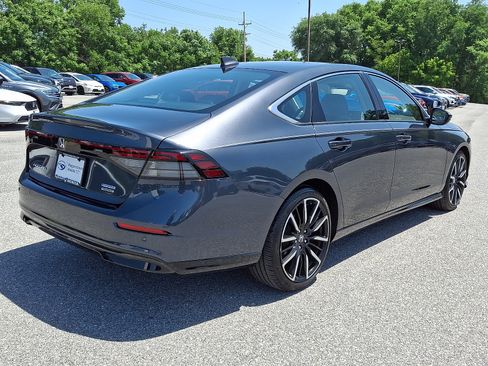 Used 2024 Honda Accord Touring image 7