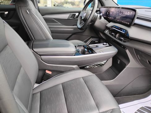 Used 2025 Buick Enclave Sport Touring image 12