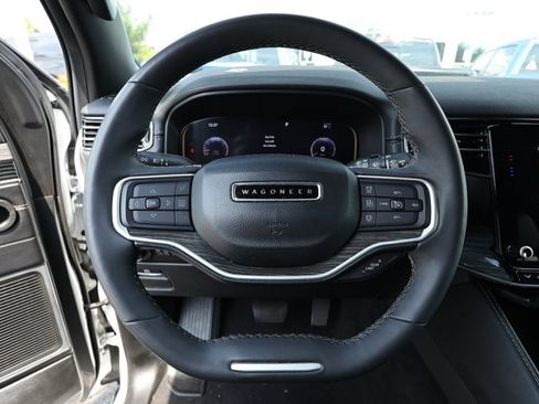 Used 2022 Jeep Wagoneer Series III AWD/4WD image 12