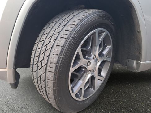 Used 2019 Jeep Grand Cherokee Overland AWD/4WD image 31